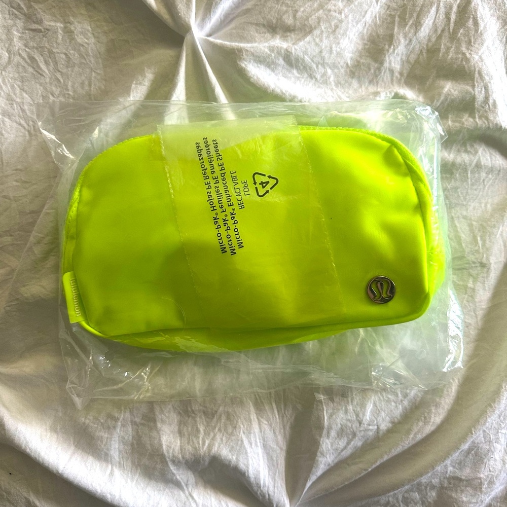 Lululemon Everywhere Belt Bag